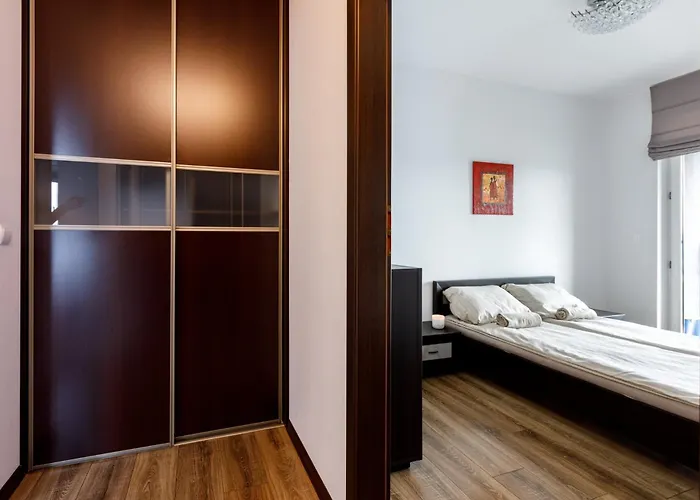 Golden Apartments Wroclaw - Two Bedrooms - Great Location&Legnicka
